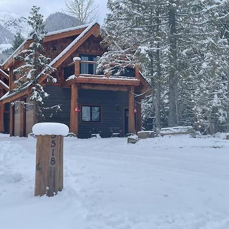 Ski-In Chalet: Private Hot Tub, Bonus Bunk House Fernie Exteriér fotografie