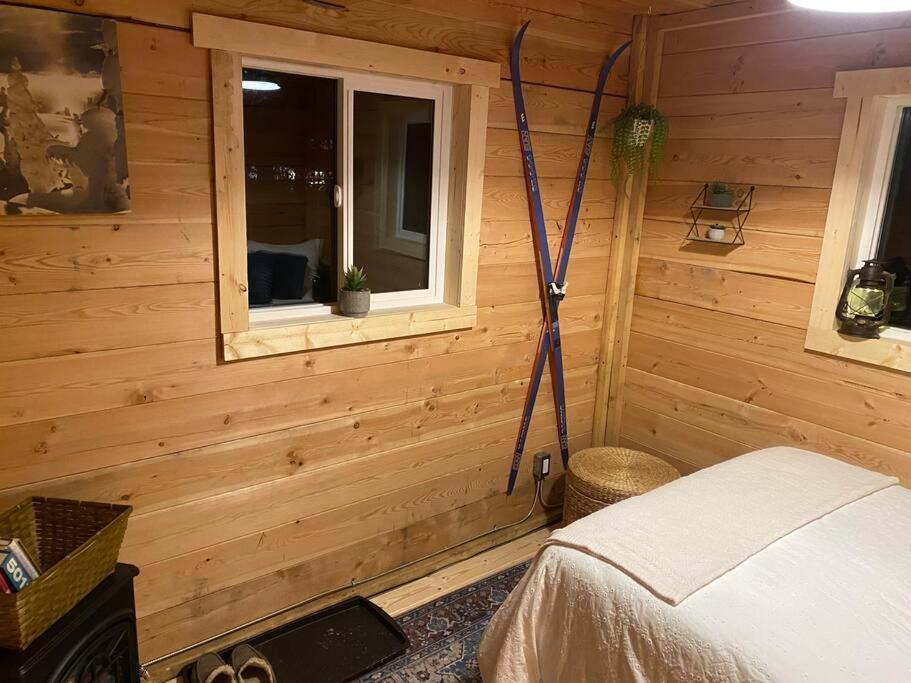 Ski-In Chalet: Private Hot Tub, Bonus Bunk House Fernie Exteriér fotografie