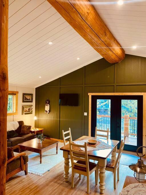 Ski-In Chalet: Private Hot Tub, Bonus Bunk House Fernie Exteriér fotografie