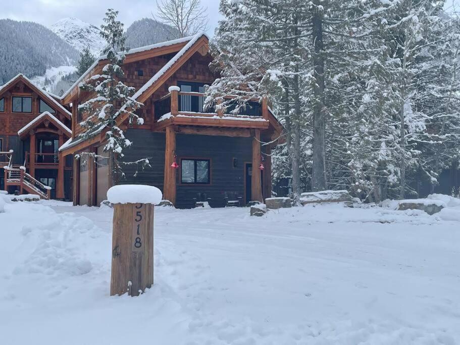 Ski-In Chalet: Private Hot Tub, Bonus Bunk House Fernie Exteriér fotografie